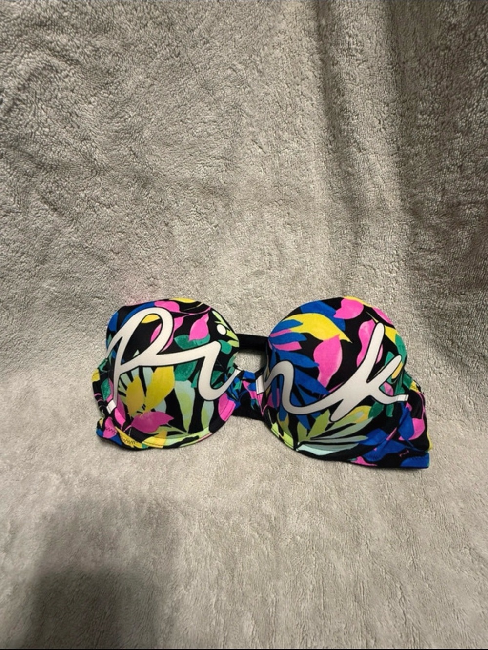 Victoria's Secret PINK 36C Wear Everywhere T-Shirt
Bra Tropical Print